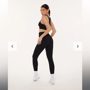 Black Pavoi Leggings - Small